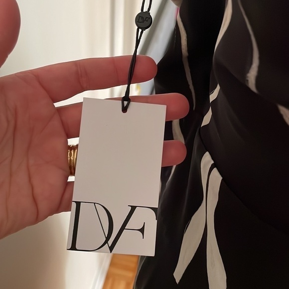DIANE VON FURSTENBERG

Brenndah silk dress - Picture 9 of 14